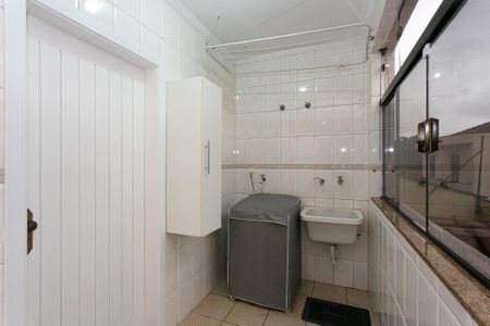 Casa à venda com 250m², 3 quartos e 7 vagas Casa à venda com 250m², 3 quartos e 7 vagasÁrea de Serviço