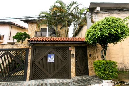 Casa à venda com 250m², 3 quartos e 7 vagas Casa à venda com 250m², 3 quartos e 7 vagasFachada