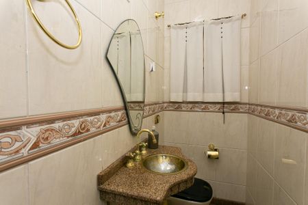 Casa à venda com 250m², 3 quartos e 7 vagas Casa à venda com 250m², 3 quartos e 7 vagasLavabo