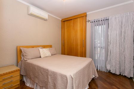 Casa à venda com 250m², 3 quartos e 7 vagas Casa à venda com 250m², 3 quartos e 7 vagasSuíte