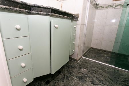 Casa à venda com 250m², 3 quartos e 7 vagas Casa à venda com 250m², 3 quartos e 7 vagasBanheiro da Suíte