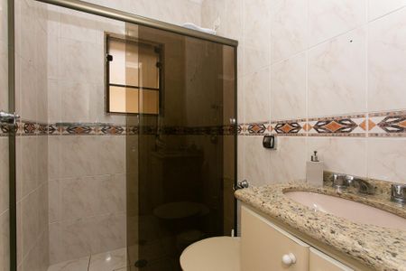 Casa à venda com 250m², 3 quartos e 7 vagas Casa à venda com 250m², 3 quartos e 7 vagasBanheiro Social