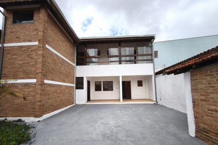 Casa para alugar com 160m², 3 quartos e 5 vagasQuintal - Garagem
