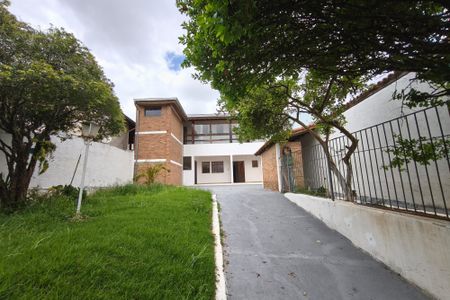 Casa para alugar com 160m², 3 quartos e 5 vagasQuintal - Garagem