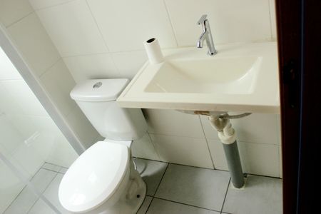 Banheiro de apartamento para alugar com 2 quartos, 44m² em Jardim Novo Portugal, Guarulhos