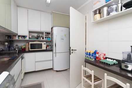 Casa de condomínio à venda com 311m², 4 quartos e 2 vagas Casa de condomínio à venda com 311m², 4 quartos e 2 vagasCozinha