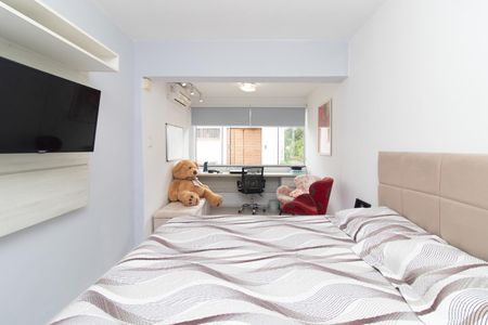 Casa de condomínio à venda com 311m², 4 quartos e 2 vagas Casa de condomínio à venda com 311m², 4 quartos e 2 vagasQuarto 4