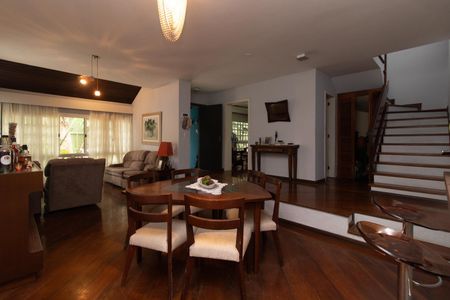 Sala de casa de condomínio para alugar com 4 quartos, 311m² em Pedra Redonda, Porto Alegre