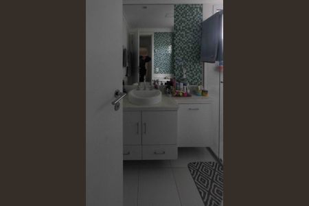 Apartamento à venda com 156m², 3 quartos e 2 vagasBanheiro da suite 03