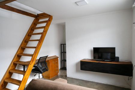 Sala de kitnet/studio para alugar com 1 quarto, 30m² em Vila Indiana, São Paulo