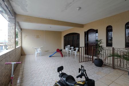 Casa para alugar com 360m², 4 quartos e 3 vagasEntrada