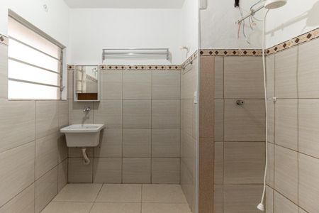 Banheiro de kitnet/studio para alugar com 1 quarto, 40m² em Santa Ifigênia, São Paulo