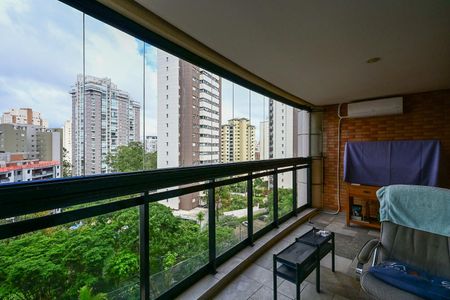 Apartamento à venda com 195m², 4 quartos e 4 vagasVaranda 1