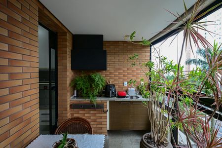 Apartamento à venda com 195m², 4 quartos e 4 vagasVaranda 2