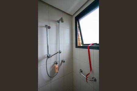 Apartamento à venda com 195m², 4 quartos e 4 vagasChuveiro do banheiro da Suíte 4