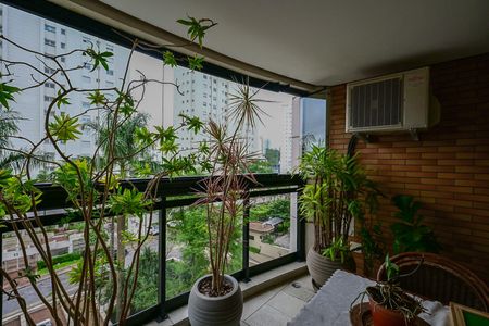 Apartamento à venda com 195m², 4 quartos e 4 vagasVaranda 2