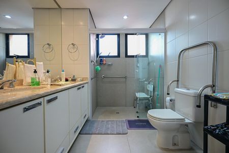 Apartamento à venda com 195m², 4 quartos e 4 vagasBanheiro Suíte 2