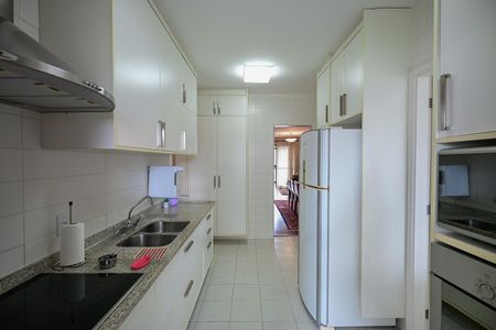 Apartamento à venda com 195m², 4 quartos e 4 vagasCozinha
