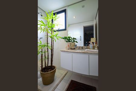 Apartamento à venda com 195m², 4 quartos e 4 vagasBanheiro Suíte 1