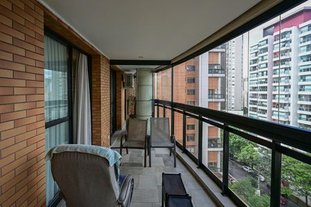 Apartamento à venda com 195m², 4 quartos e 4 vagasVaranda 1