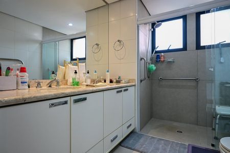 Apartamento à venda com 195m², 4 quartos e 4 vagasBanheiro Suíte 2