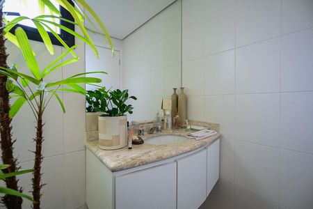 Apartamento à venda com 195m², 4 quartos e 4 vagasBanheiro Suíte 1