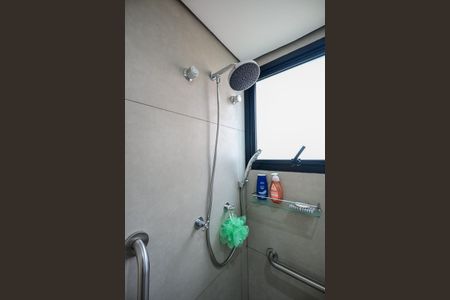 Apartamento à venda com 195m², 4 quartos e 4 vagasChuveiro do Banheiro da Suíte 2