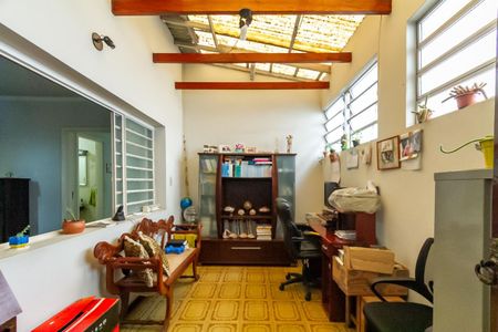 Casa à venda com 260m², 3 quartos e 4 vagas Casa à venda com 260m², 3 quartos e 4 vagasEscritório