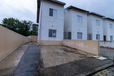 Casa de condomínio para alugar com 70m², 2 quartos e 2 vagas Casa de condomínio para alugar com 70m², 2 quartos e 2 vagasFachada