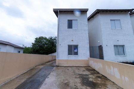 Casa de condomínio para alugar com 70m², 2 quartos e 2 vagas Casa de condomínio para alugar com 70m², 2 quartos e 2 vagasFachada