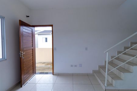 Sala de casa de condomínio para alugar com 2 quartos, 70m² em Parque Rizzo, Cotia
