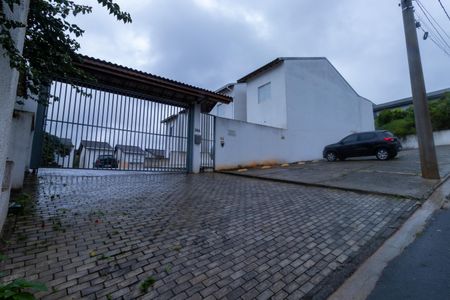 Casa de condomínio para alugar com 70m², 2 quartos e 2 vagas Casa de condomínio para alugar com 70m², 2 quartos e 2 vagasFachada e portaria