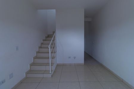 Casa de condomínio para alugar com 70m², 2 quartos e 2 vagas Casa de condomínio para alugar com 70m², 2 quartos e 2 vagasSala