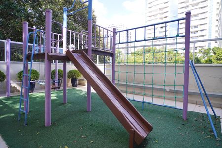 Apartamento à venda com 90m², 3 quartos e 2 vagas Apartamento à venda com 90m², 3 quartos e 2 vagasÁrea comum - Playground