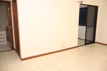 Sala de apartamento para alugar com 2 quartos, 70m² em Jardim Armação, Salvador