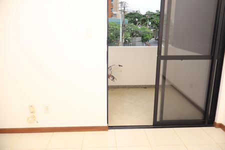 Apartamento para alugar com 70m², 2 quartos e 1 vagaSala