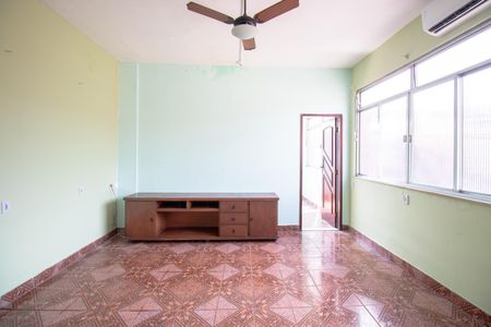 Sala 1 de casa à venda com 3 quartos, 150m² em Brás de Pina, Rio de Janeiro