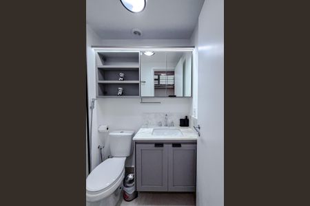 Banheiro de kitnet/studio para alugar com 1 quarto, 27m² em Chácara Klabin, São Paulo