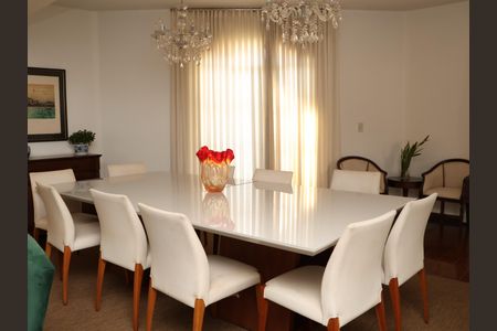 Apartamento para alugar com 350m², 5 quartos e 4 vagasMesa de Jantar