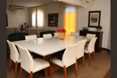 Apartamento para alugar com 350m², 5 quartos e 4 vagasMesa de Jantar