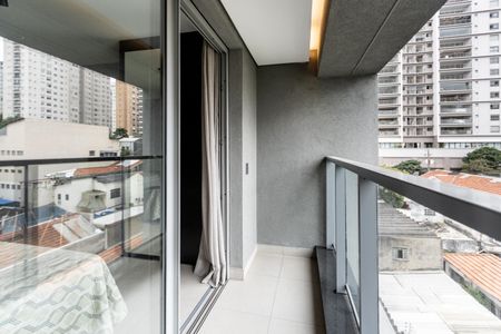 Studio para alugar com 35m², 1 quarto e sem vaga Studio para alugar com 35m², 1 quarto e sem vagaVaranda