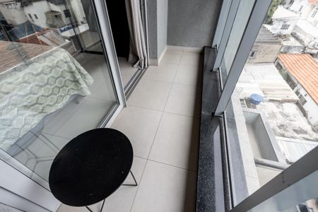 Studio para alugar com 35m², 1 quarto e sem vaga Studio para alugar com 35m², 1 quarto e sem vagaVaranda