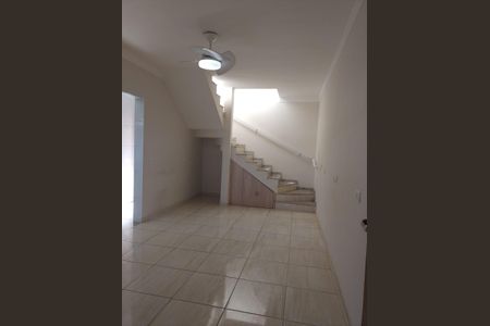 Sala de casa para alugar com 2 quartos, 72m² em Vila Caiçara, Praia Grande