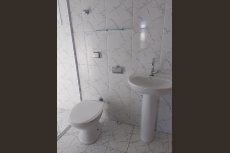 Banheiro de casa para alugar com 2 quartos, 72m² em Vila Caiçara, Praia Grande