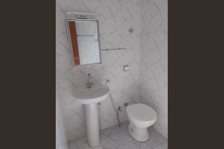 Banheiro de casa para alugar com 2 quartos, 72m² em Vila Caiçara, Praia Grande