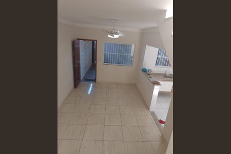 Sala de casa para alugar com 2 quartos, 72m² em Vila Caiçara, Praia Grande