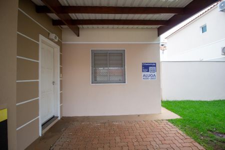 Casa de condomínio para alugar com 105m², 3 quartos e 3 vagas Casa de condomínio para alugar com 105m², 3 quartos e 3 vagasFachada