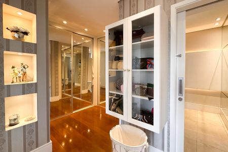 Apartamento à venda com 116m², 3 quartos e 2 vagas Apartamento à venda com 116m², 3 quartos e 2 vagasCloset da suíte