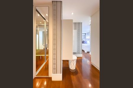 Apartamento à venda com 116m², 3 quartos e 2 vagas Apartamento à venda com 116m², 3 quartos e 2 vagasCloset da suíte