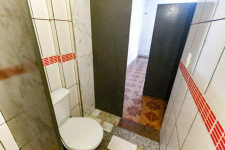 Banheiro de casa para alugar com 1 quarto, 44m² em Vila Tramontano, São Paulo